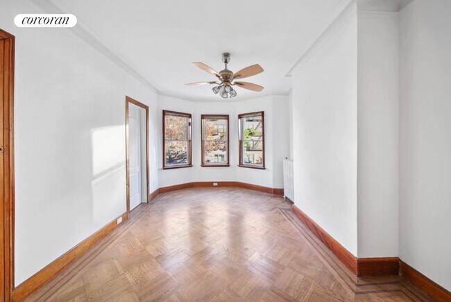 Building Photo - 402 E 16th St
