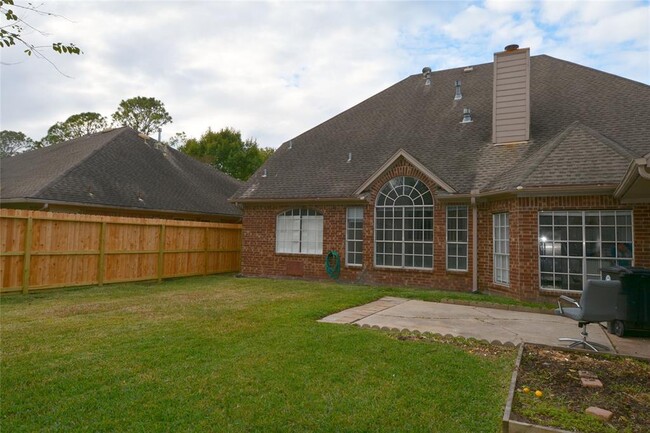 Building Photo - 818 Maplewood Falls Ct