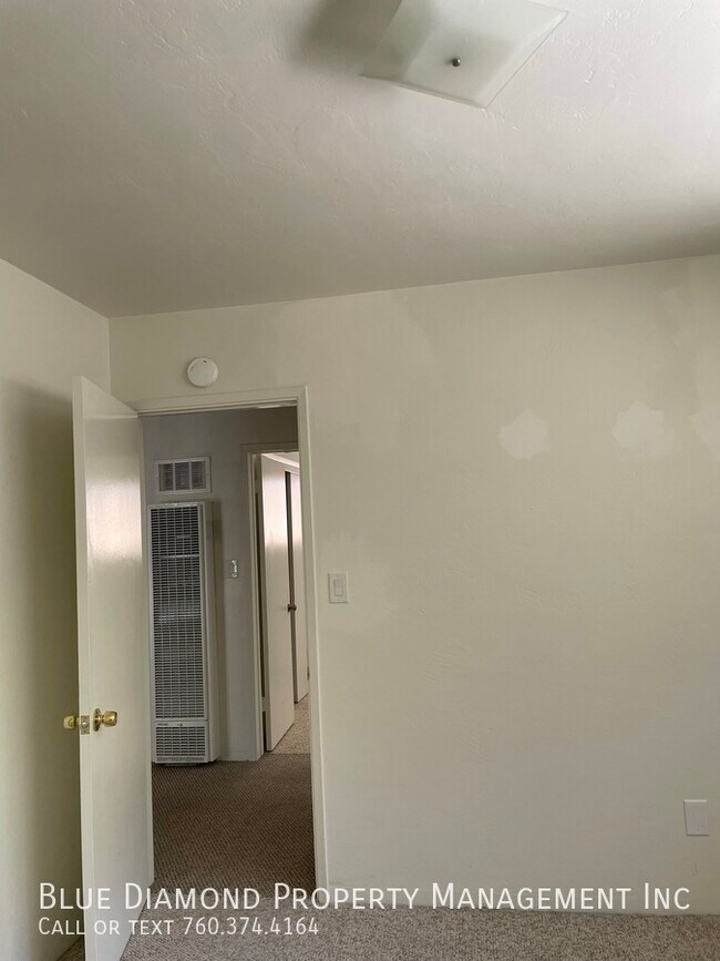 Building Photo - 3 BR, 2 BA townhouse West of 5 in Cardiff!