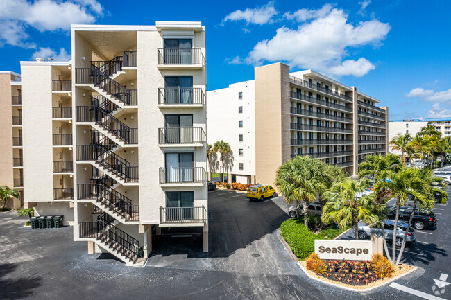 Building Photo - Seascape of Little Hickory Islands Condos.