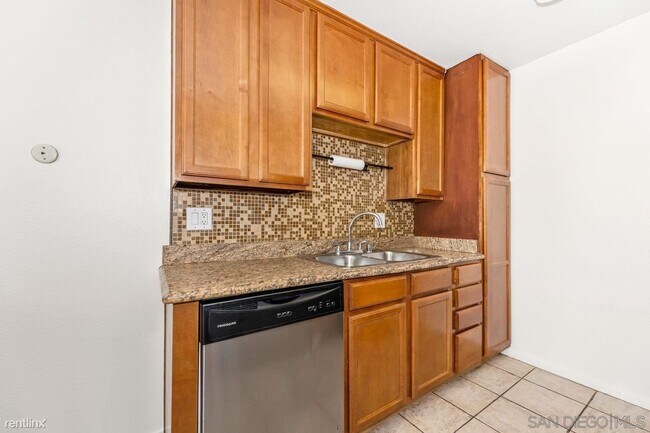 Foto del edificio - 2 br, 1.5 bath Condo - 1240 North Broadway...