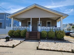 Building Photo - 111 17th Ave