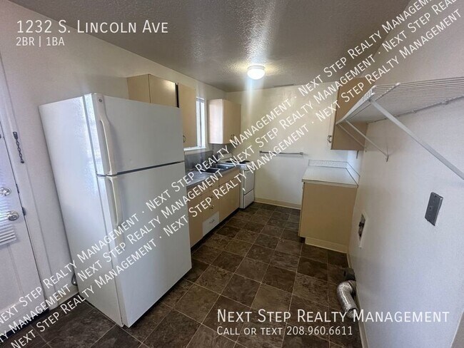 Foto del edificio - 2 Bed 1 Bath Apt 1 Block from BSU