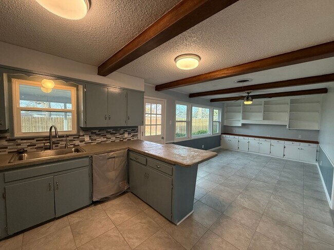 Foto del edificio - Renovated 3 bedroom, 2 bath home in College Hills AVAILABLE NOW!
