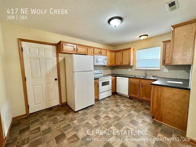 Building Photo - 417 NE Wolf Creek Dr