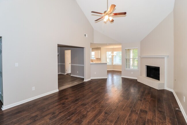 Foto del edificio - 7103 Showboat Ln