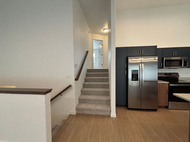 Building Photo - 3 Bed 3 Bath Townhome