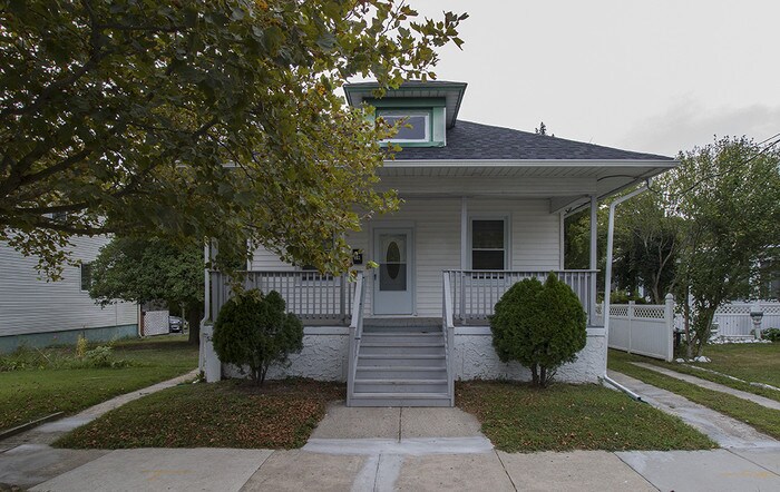 Primary Photo - 19 W Glendale Ave
