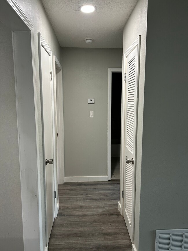 Building Photo - 2508 Oak Forest Dr