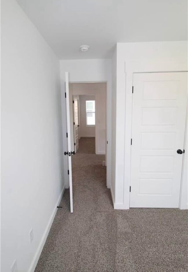 Building Photo - 811 Arctic Ave