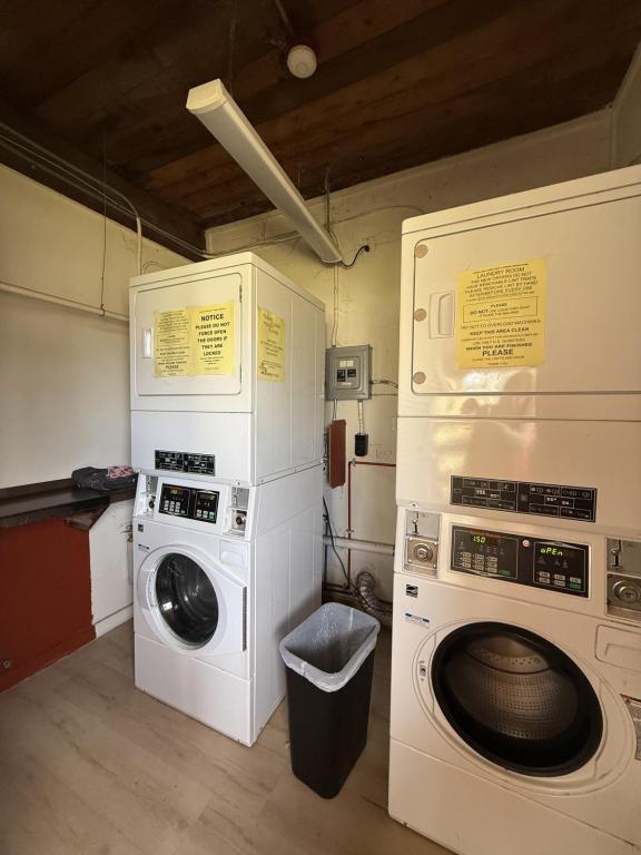 Foto del edificio - 2180 Country Club Dr