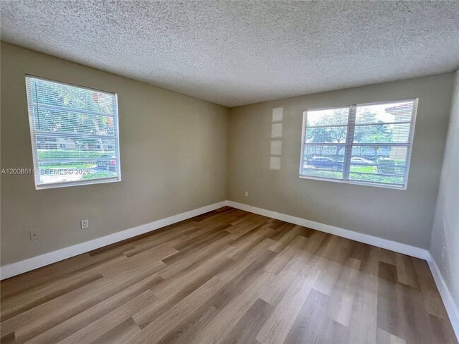 Building Photo - 1253 SW 46th Ave