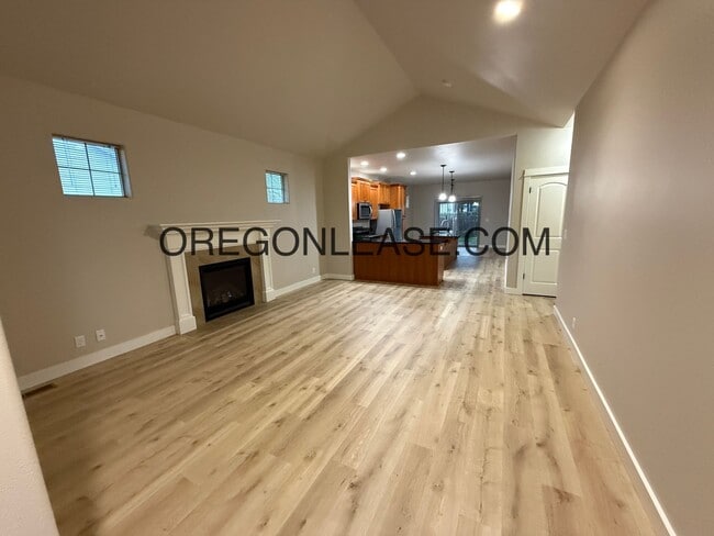 Building Photo - 3 bedroom 2 bath River rd home