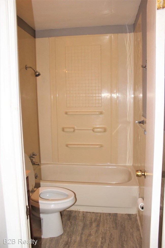 Building Photo - 3 br, 1.5 bath House - 4684 W 158th St