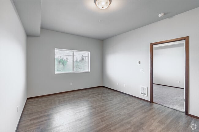 Cambridge Place - 628SF - Living Room - Cambridge Place/Madison Place