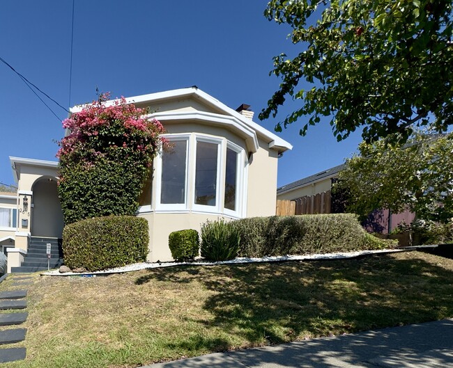 Foto del edificio - 2615 Maxwell Ave