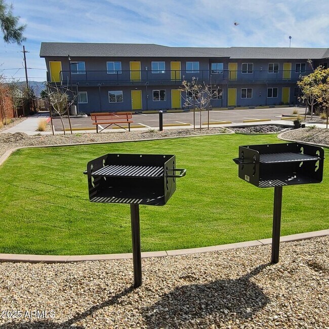 Foto del edificio - 23 E Illini St