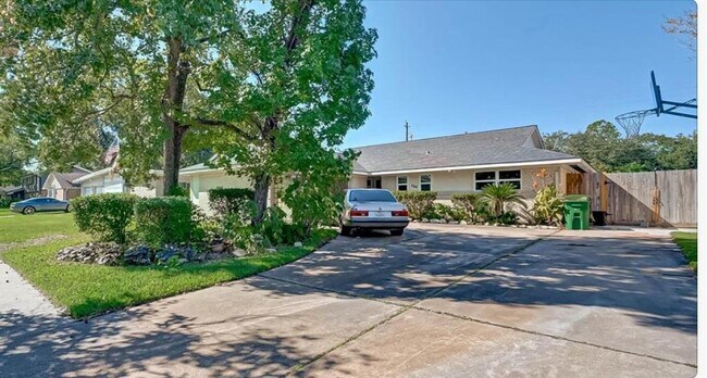 Foto del edificio - 7614 Barberton Dr