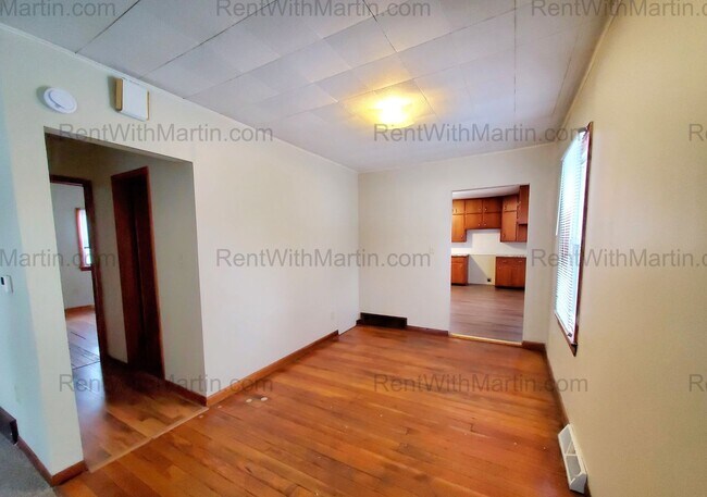 Foto del edificio - FOR RENT- Fully Remodeled home In the quiet Spring View neighborhood of Waterloo! Pets ok!