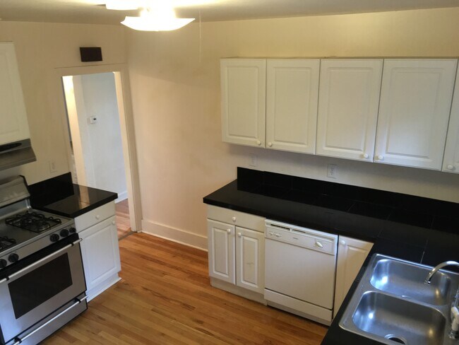 Building Photo - 1685 Tamarac St