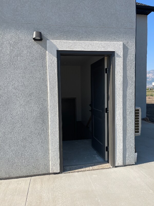 Building Photo - 98 N 1400 W