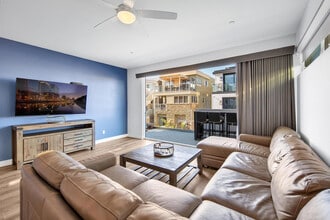 Building Photo - 717-21 Island Ct