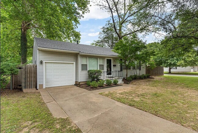 Building Photo - Located in the heart of Brookside, this in...