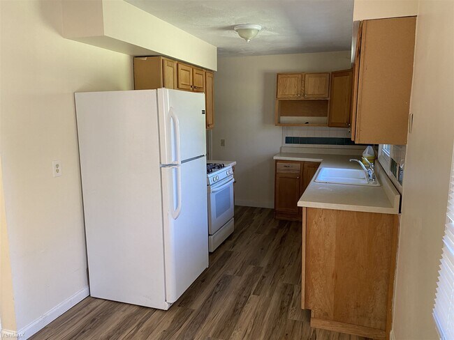 Foto del edificio - 2 br, 1.5 bath House - 16200 Dobbins Drive