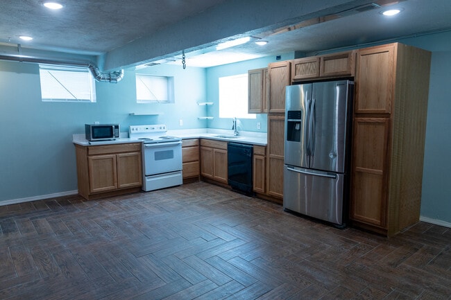 Building Photo - 2233 S 2nd Ave