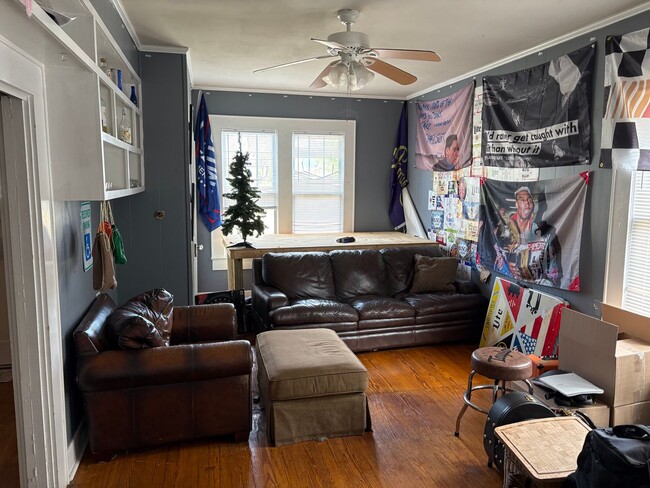 Foto del edificio - 2 Blocks from Tech - Large 4 bed / 2 bath