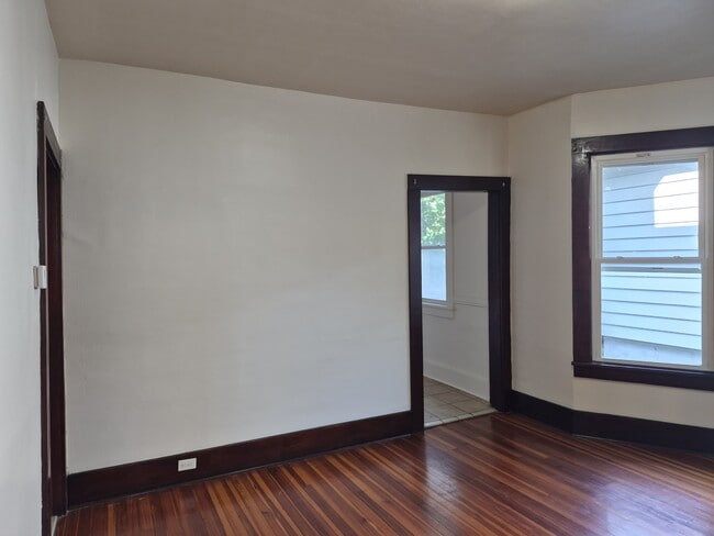 Building Photo - 173 Mather St