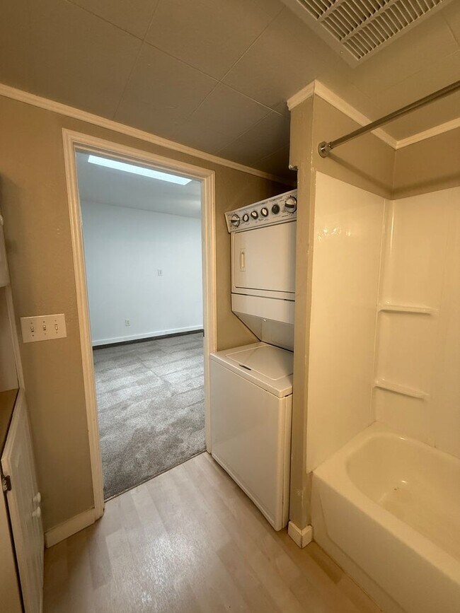 Foto del edificio - Detached 1 Bed 1 Bath ADU Pet Friendly