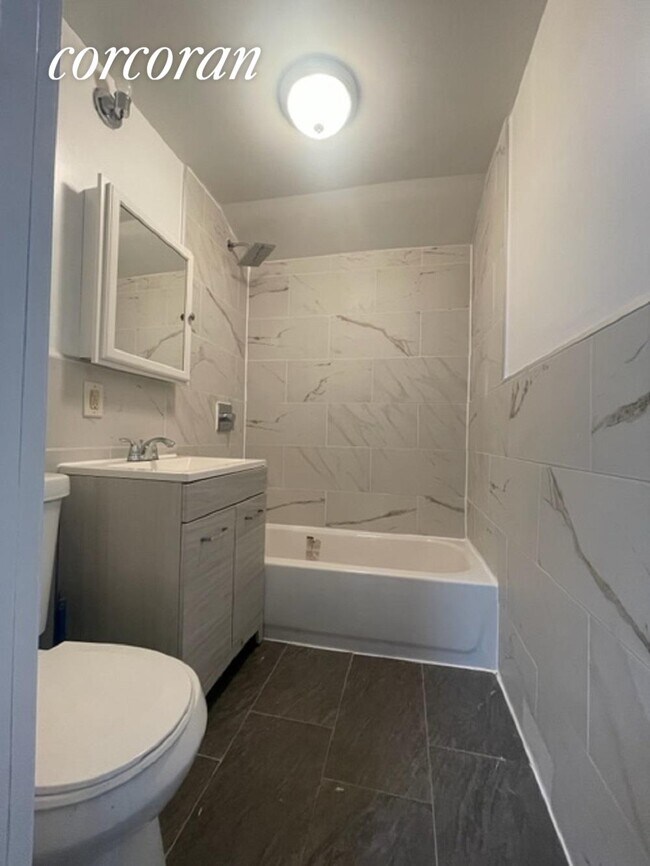 Foto del edificio - 131 E 45th St