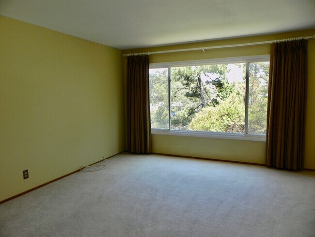 Living Room - 70 Stanford Heights Ave