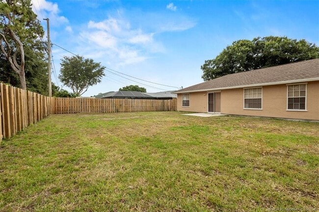 Foto del edificio - 517 SW College Park Rd