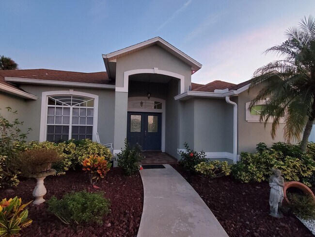 Building Photo - 6463 Flora Vista Pl