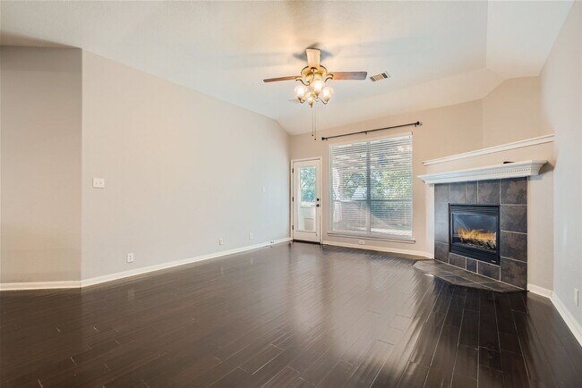 Foto del edificio - Gorgeous 2 story home!