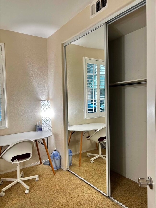 Foto del edificio - 2695 W Madison Cir