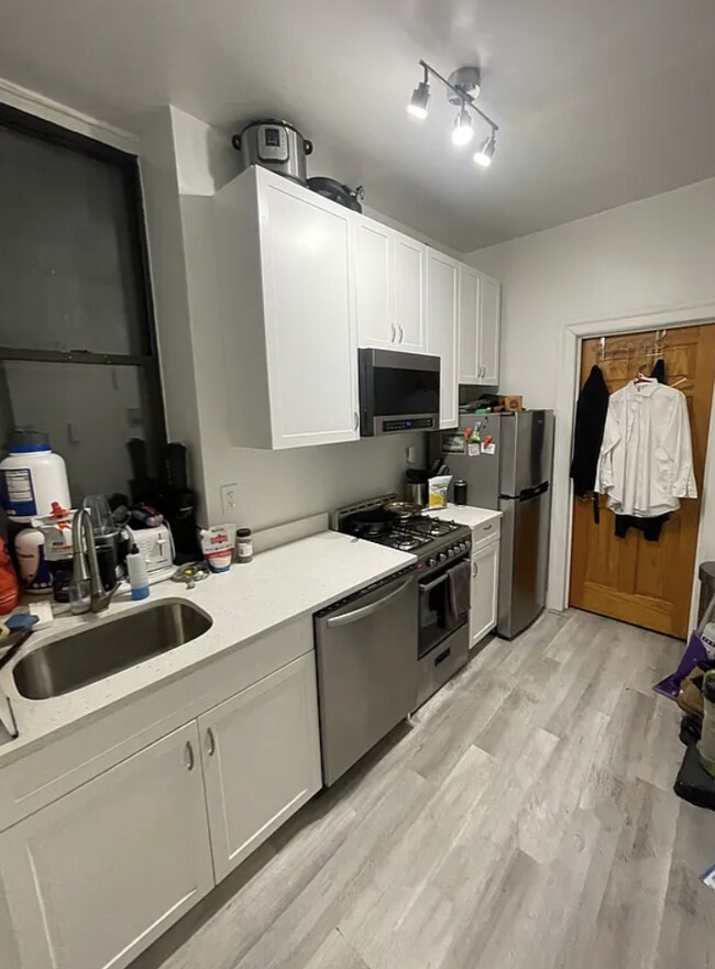 Foto del edificio - 221 E 83rd St