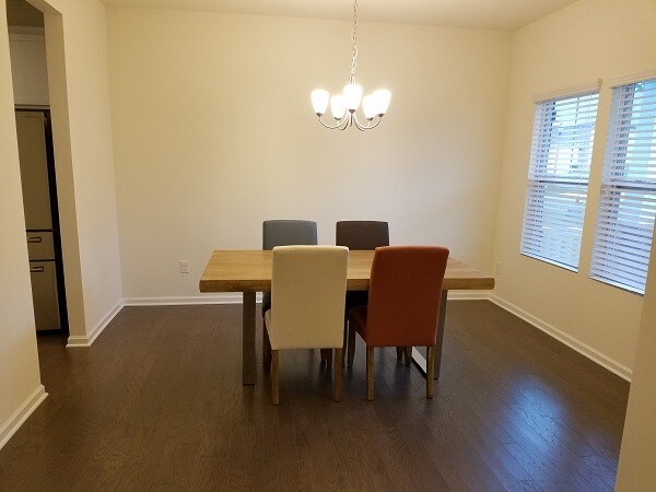 Foto del edificio - 1102 Hallow Lake Ter