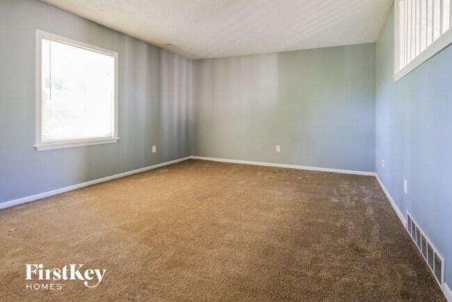 Building Photo - 5915 NW Caney Creek Dr