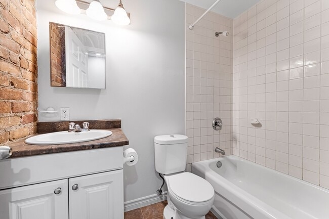 Building Photo - 235 Charlotte St