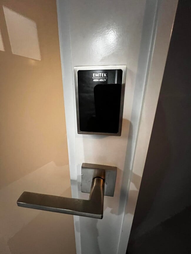 Building Photo - 750 NW 44th Ave