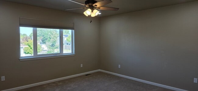 Foto del edificio - 4949 Green River St