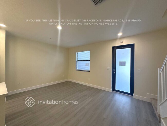 Foto del edificio - 10437 NW 82nd St