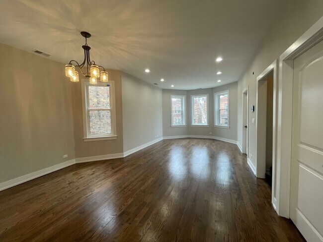 Foto del edificio - 3141 N Ridgeway Ave