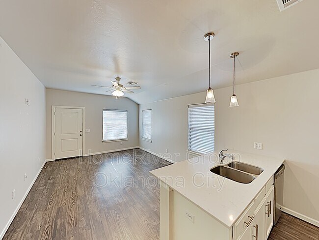 Building Photo - 417 Summit Ridge Dr