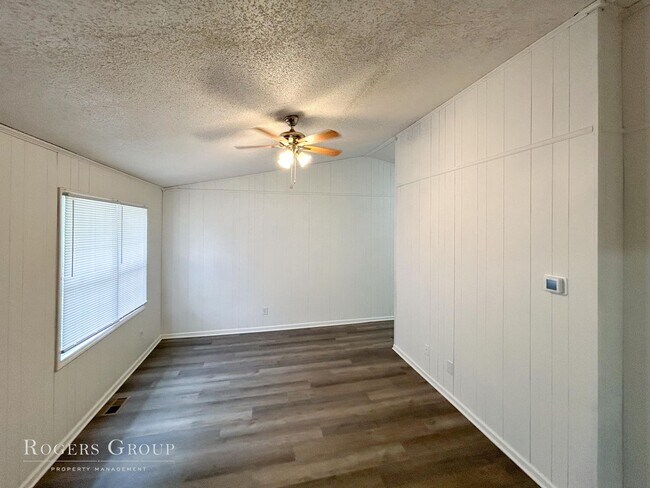 Foto del edificio - #450 - 100-102 Dent Ln Duplex