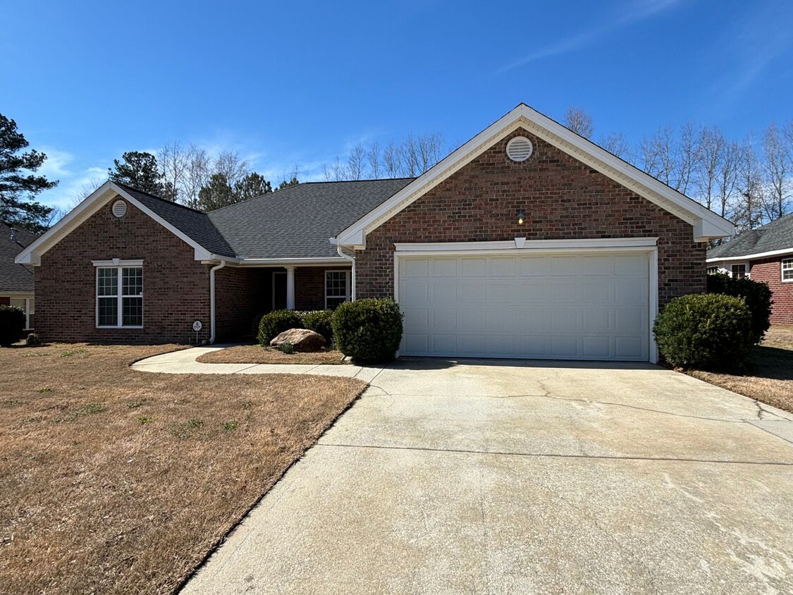 Primary Photo - 2078 Lake Forest Dr