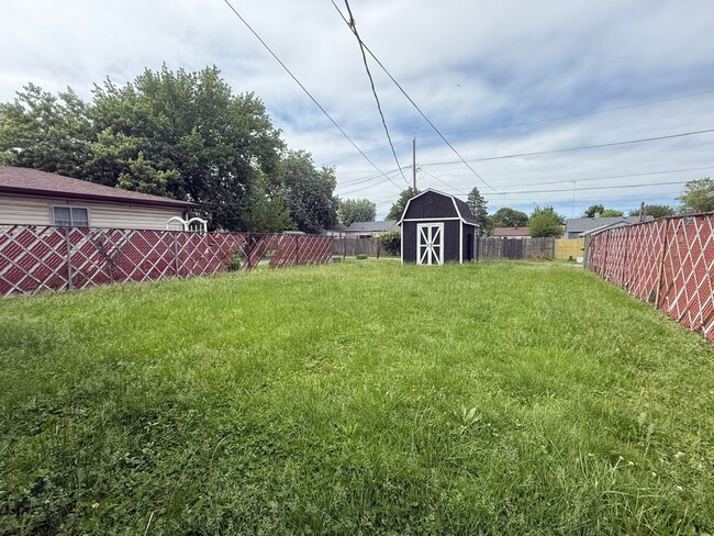 Building Photo - Newly rehab, three bedroom, one bath and Christian Park with a fence yard.